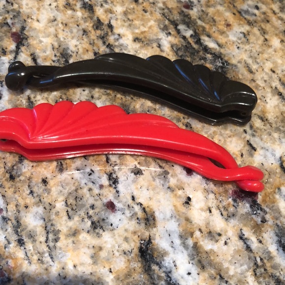 2. authentic Y2K black and red plastic hair  clips - Picture 2 of 12
